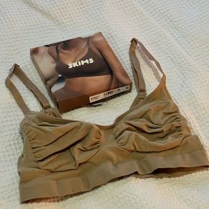 NEW IN BOX SKIMS 4X/5X clay bralette